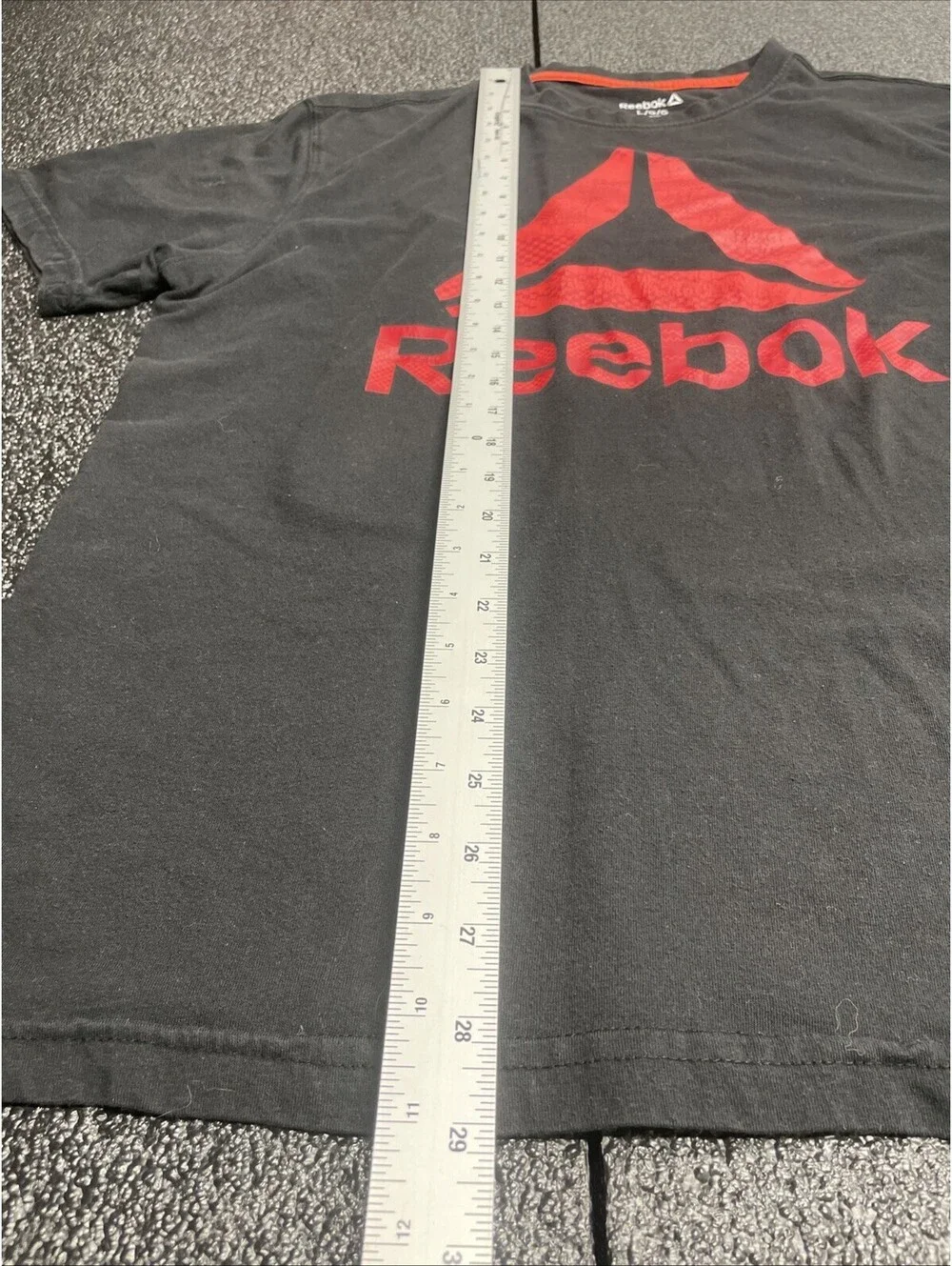 Reebok Mens Large Red Logo on Black Workout Shirt Cotton Polyester Tee
